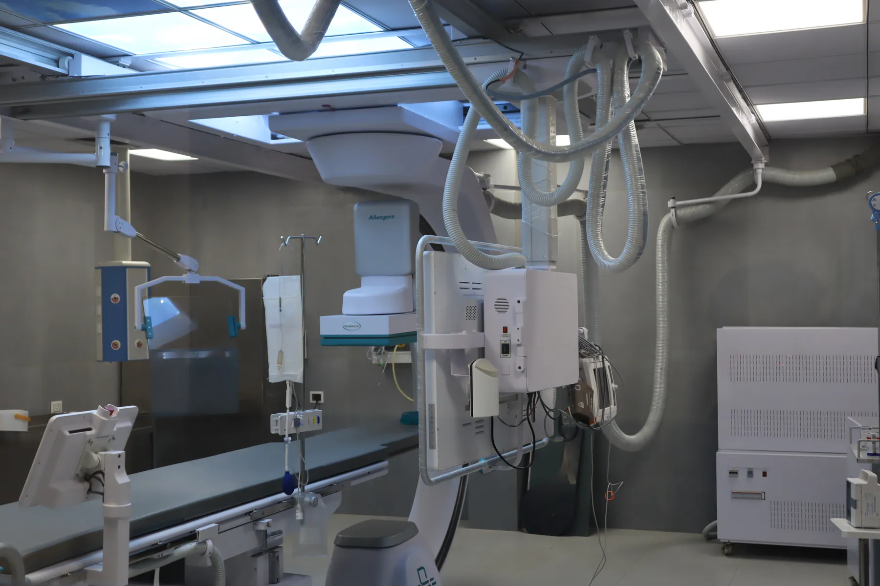 Ceiling-mounted digital angiography system in the Apaxis Hospitals Cath Lab